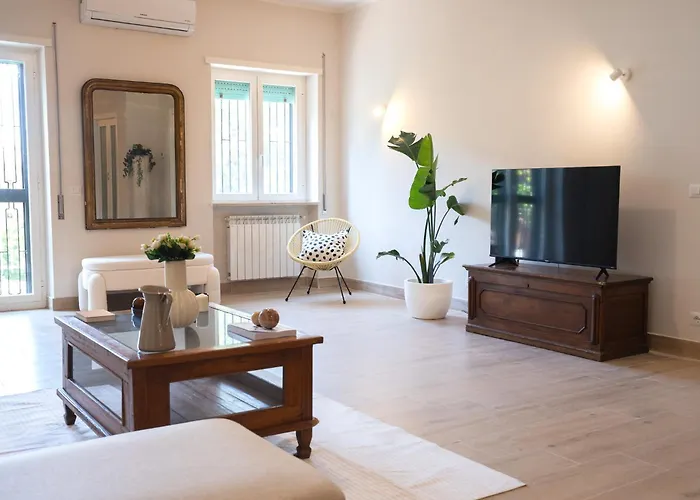 Vatican 4 Bedroom With Private Parking